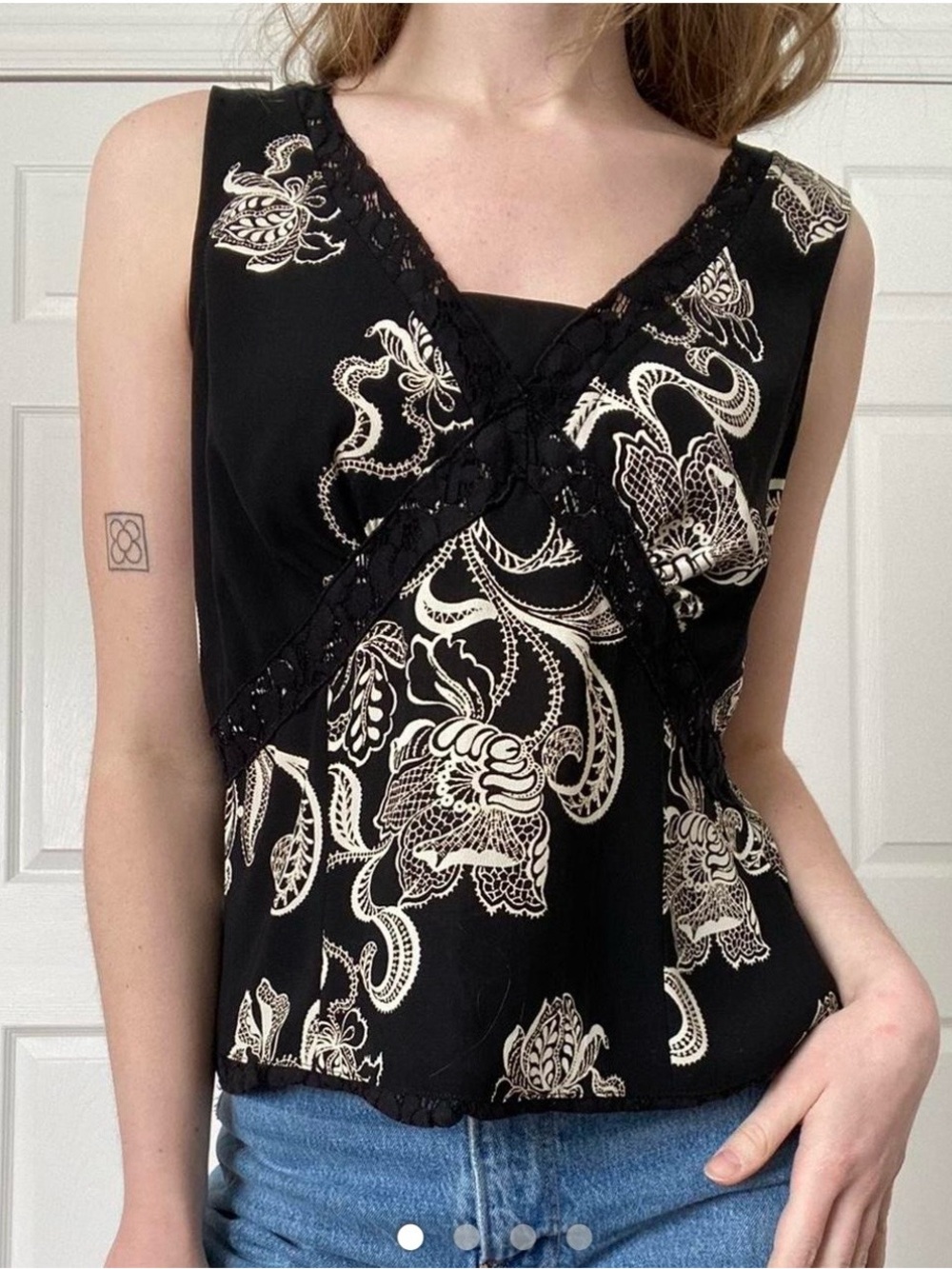 Jones New York Black & Cream Floral V-Neck Camisole 4 Petite